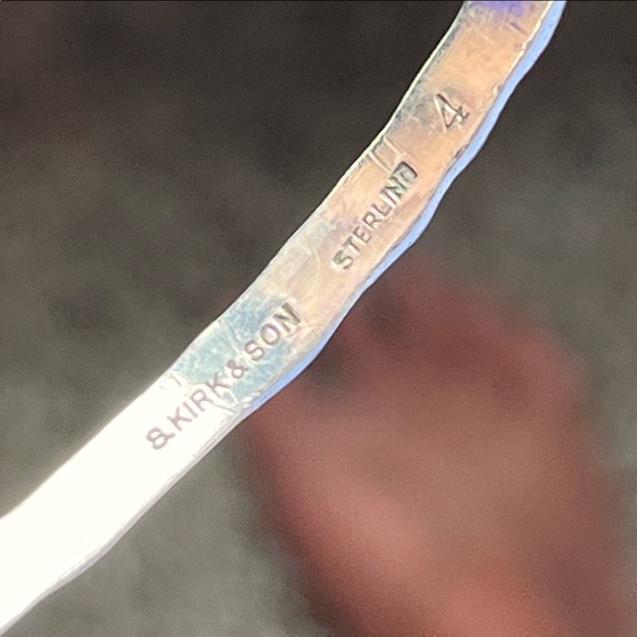 Kirk & Son Sterling Silver Repousse numbered vine bangle bracelets. - Picture 4 of 7